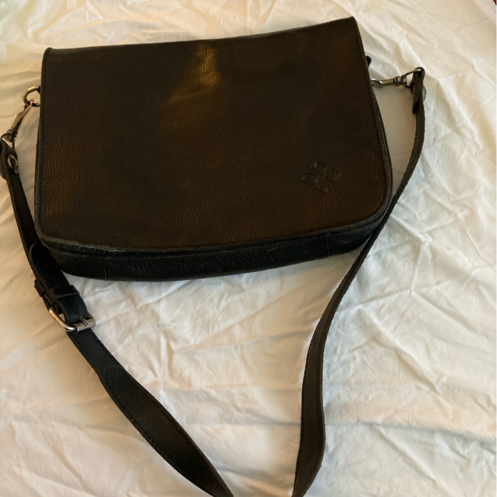 Patricia Nash black shoulder bag.  Great condition, pockets.  Adjustable strap​